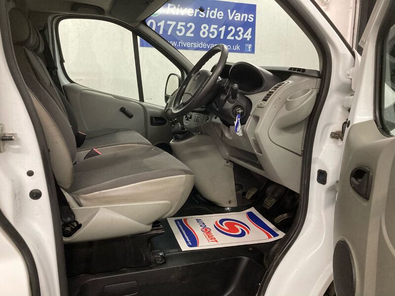 VAUXHALL VIVARO