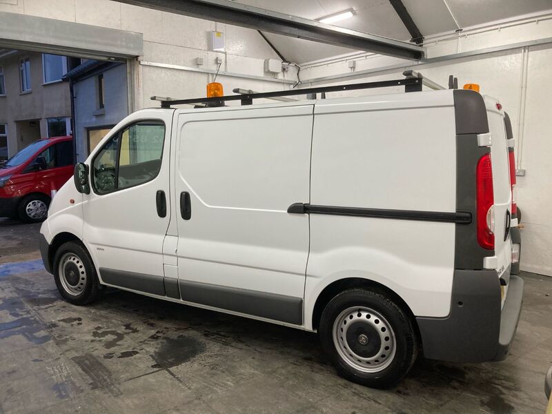 VAUXHALL VIVARO