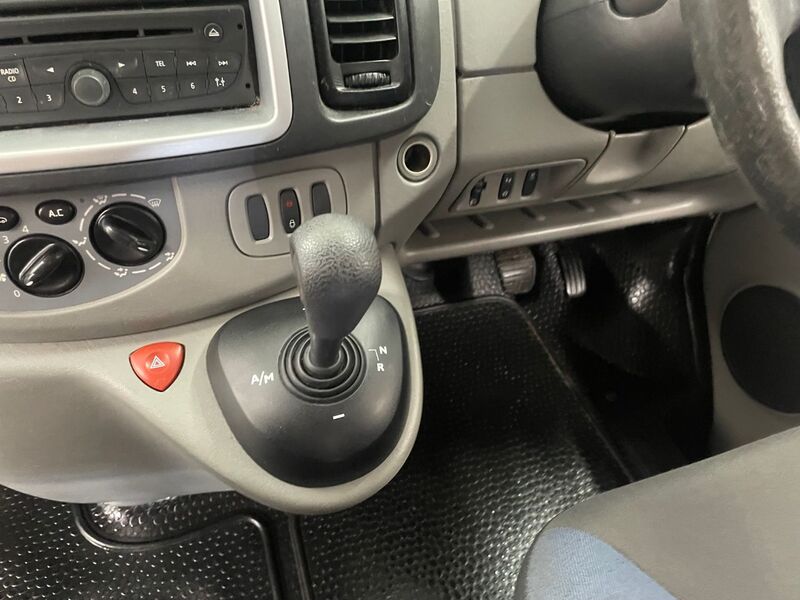 RENAULT TRAFIC