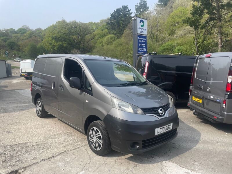 NISSAN NV200