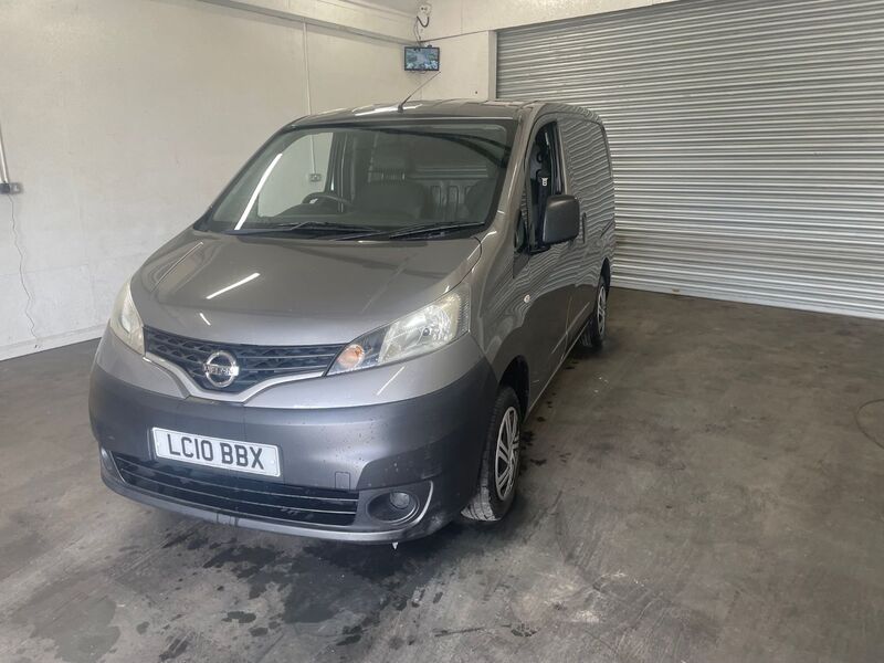 NISSAN NV200