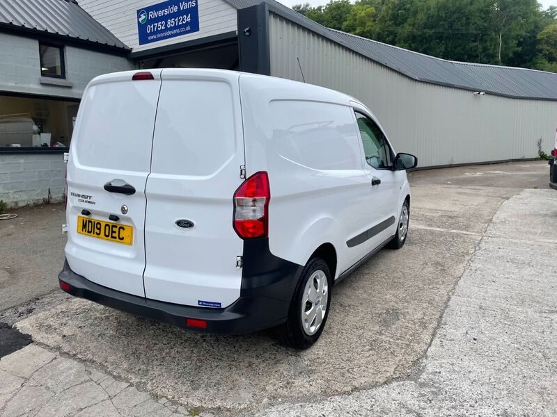 FORD TRANSIT COURIER