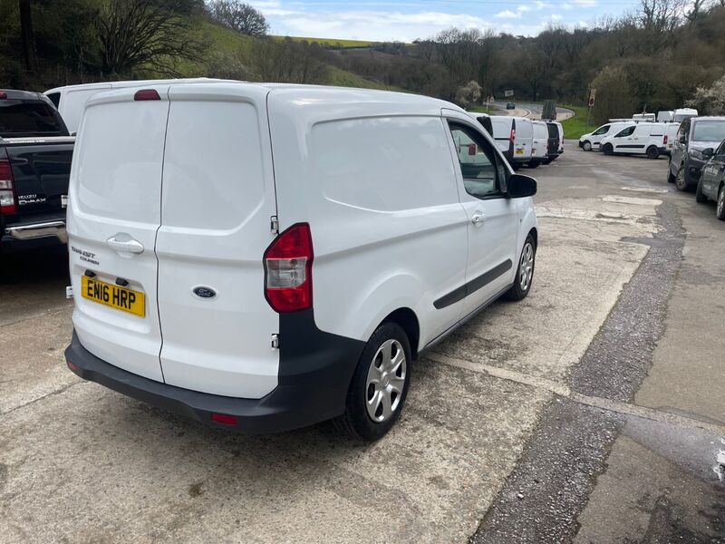 FORD TRANSIT COURIER